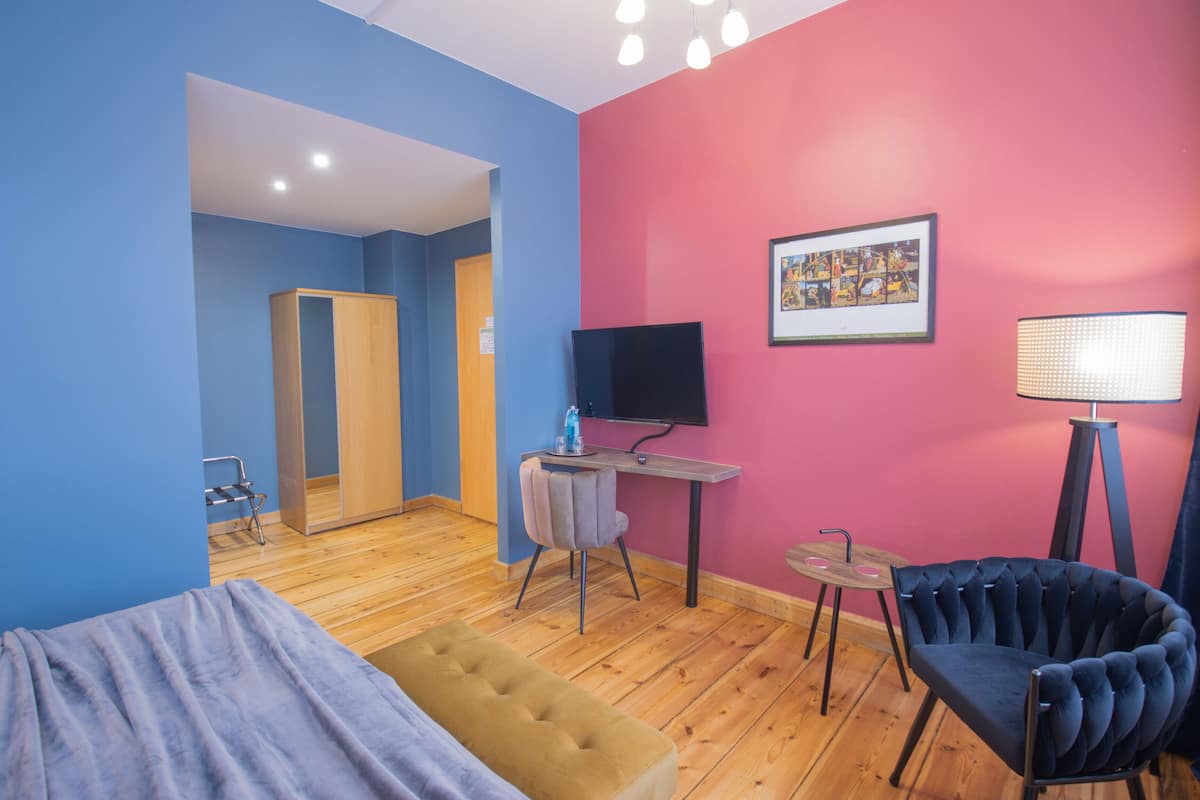 Classic Room | Desk, free WiFi