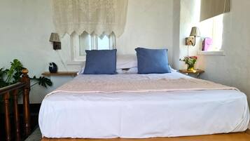 Blue House | 1 bedroom, individually decorated, individually furnished