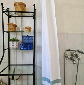 Bathroom - Loukoulos Maisonettes (Samos)