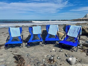 On the beach - Renovated Studio - 2 Queen Beds - Walk to beach - Kitchenette - Parking (Hampton)