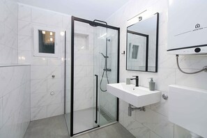 Bathroom - Holiday apartment with air conditioning (Pula)