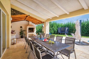 Outdoor dining - Villa with swimming pool, sauna and playground (Žminj)