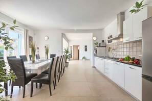 Dining - Villa with swimming pool, sauna and playground (Žminj)