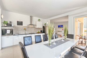 Dining - Villa with swimming pool, sauna and playground (Žminj)