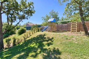 Children’s area - Villa with swimming pool, sauna and children's playground (Žminj)