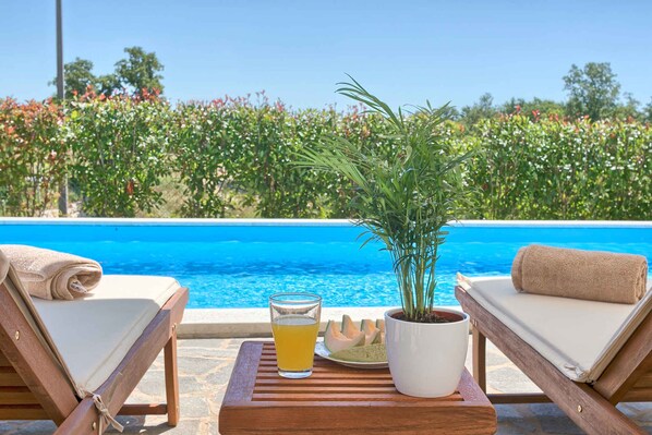 Pool - Villa with swimming pool, sauna and children's playground (Žminj)