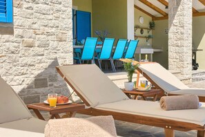 Outdoor dining - Villa with swimming pool, sauna and children's playground (Žminj)