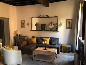 Smart TV, libri, stampante