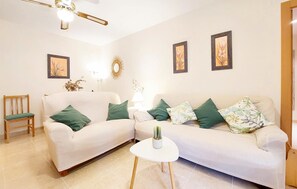 TV - Nice apartment in Canet d'en Berenguer (Canet d'en Berenguer)