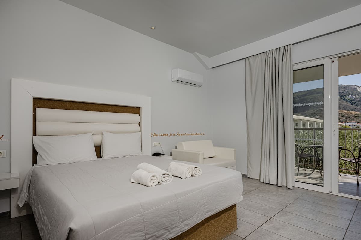 Comfort Studio | 1 bedroom, in-room safe, free WiFi, bed sheets