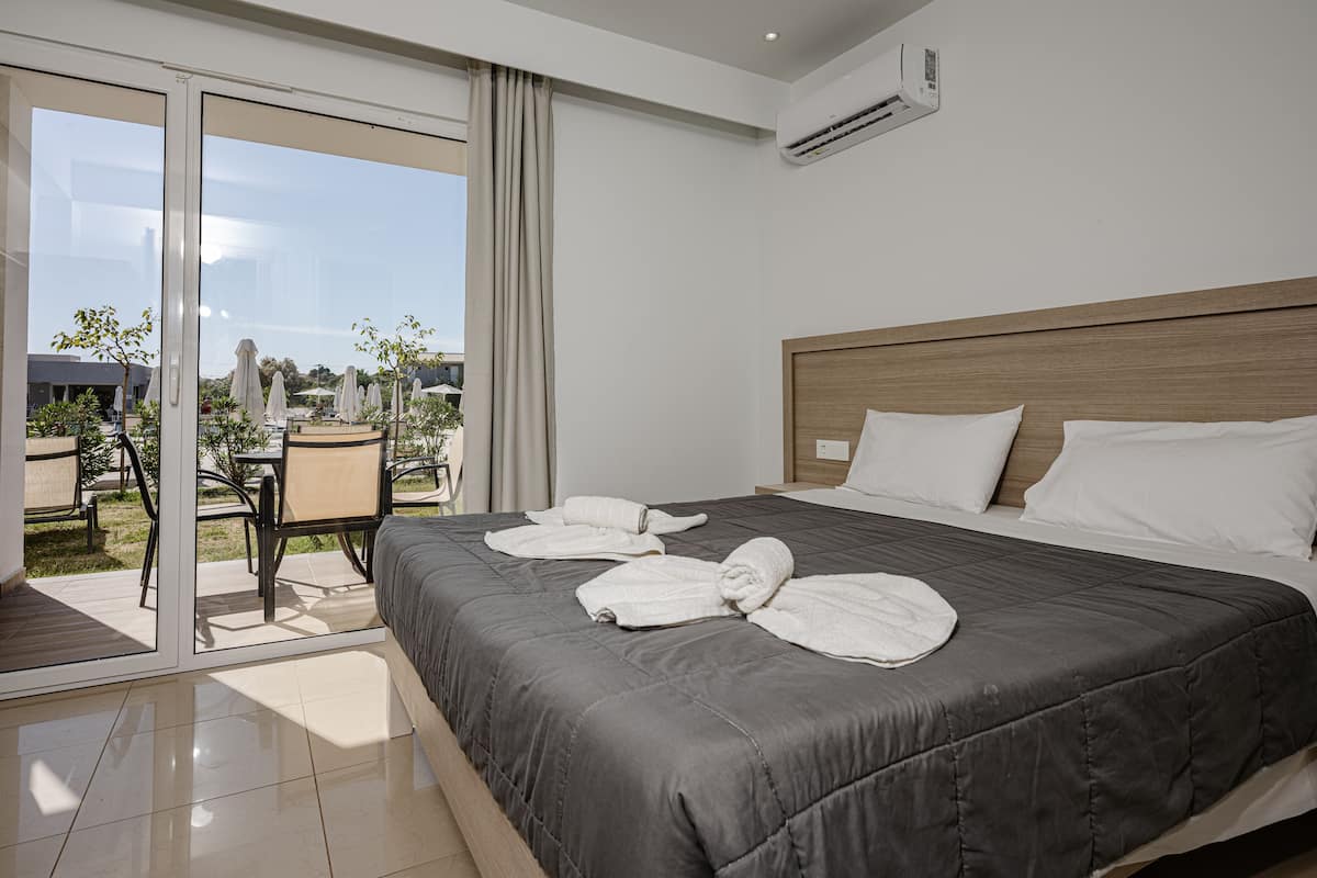 Family Apartment | 1 bedroom, in-room safe, free WiFi, bed sheets