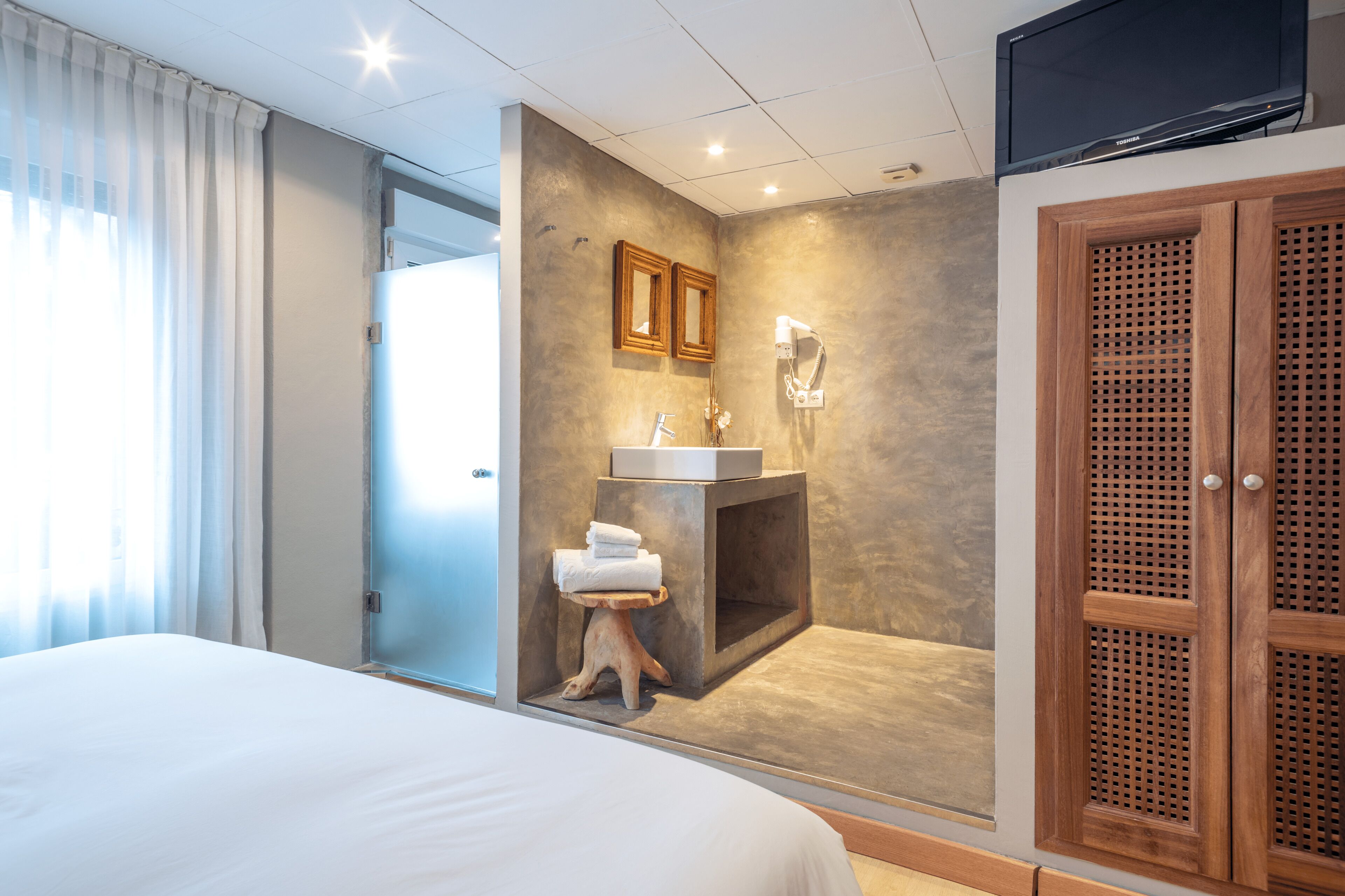 Design-Zimmer, 1 Queen-Bett, mit Bad, Stadtblick | Daunenbettdecken, Zimmersafe, schallisolierte Zimmer, kostenloses WLAN