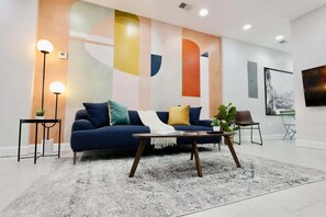 テレビ、書斎 / ワークスペース