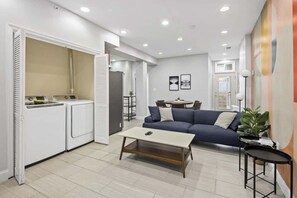 テレビ、書斎 / ワークスペース