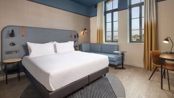 Deluxe Room, 1 King Bed, City View (Cathedral View)