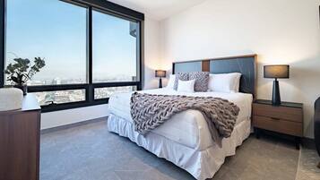 1 bedroom, desk, WiFi, bed sheets