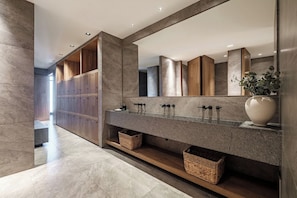 Shower, towels, shampoo - Premium Reforma Condo  Pool, Spa & Parking (Ciudad de México)