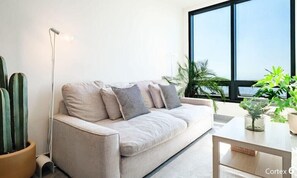 Televisión y oficina 