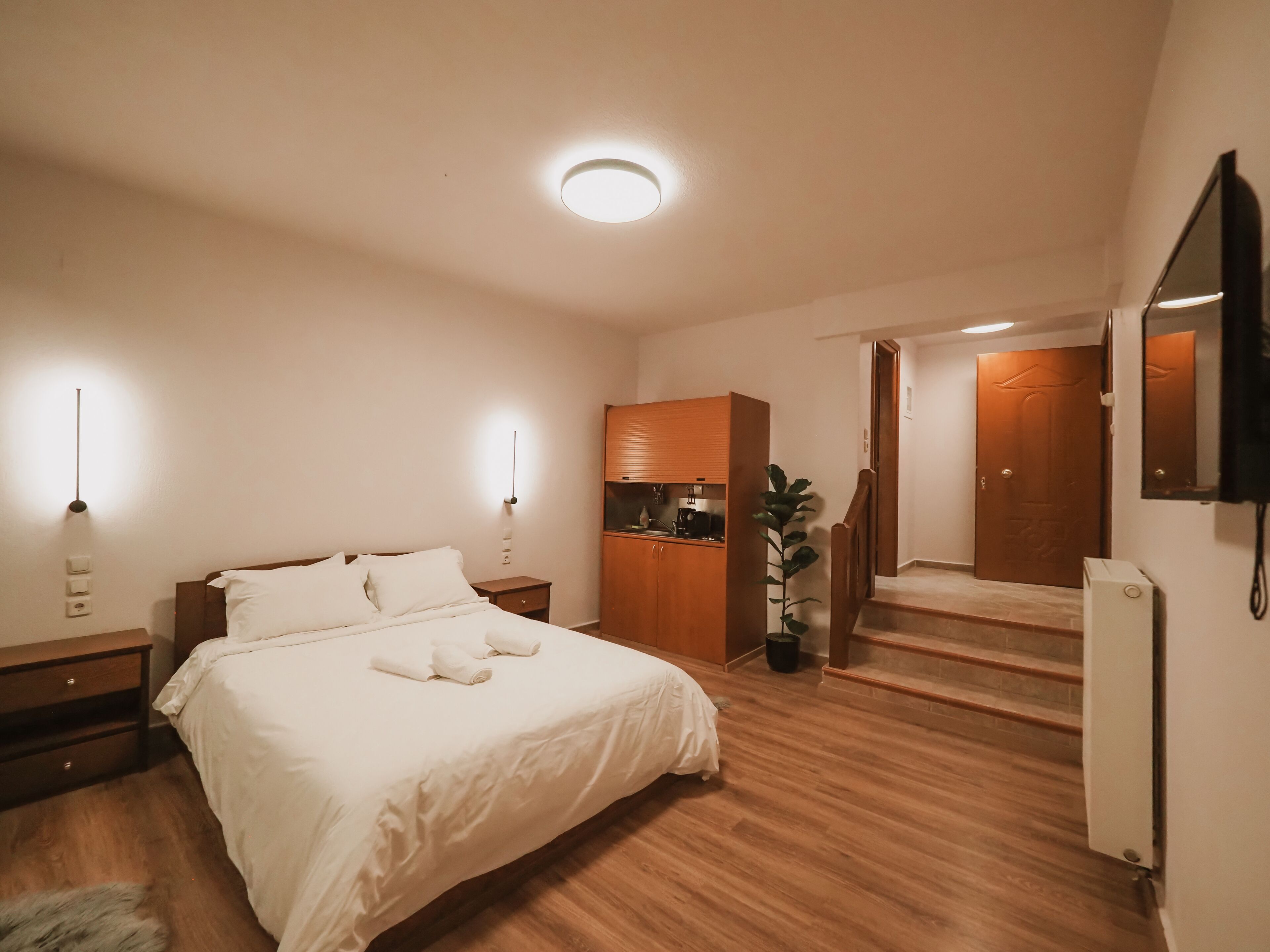 Iron/ironing board, free WiFi, bed sheets