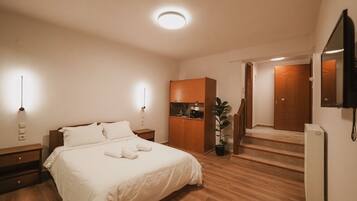Iron/ironing board, free WiFi, bed sheets