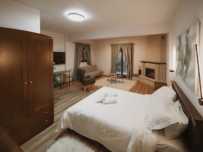 Tabla de planchar con plancha, wifi gratis, ropa de cama