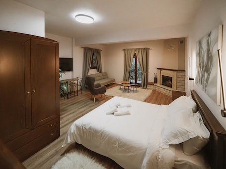 Iron/ironing board, free WiFi, bed sheets. Elati Leisure -suites & apartments-