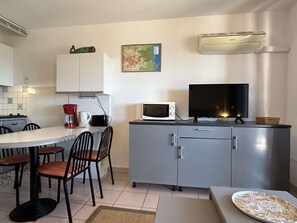 Fridge, microwave, stovetop, dishwasher - Studio cabin 4 sleeps with parking in Banyuls (Banyuls-sur-Mer)