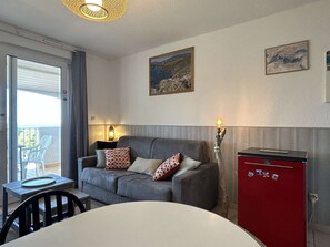 TV - Studio cabin 4 sleeps with parking in Banyuls (Banyuls-sur-Mer)