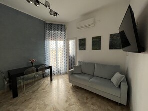Smart TV - Cozy one-bedroom apartment between Bocconi and Porta Romana (Milano)