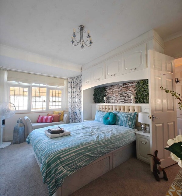 4 bedrooms, WiFi - Cozy, modern, spacious 4 bedroom house in london
(Romford)