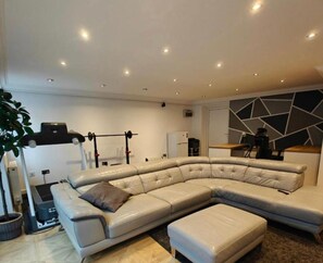 Interior - Cozy, modern, spacious 4 bedroom house in london
(Romford)