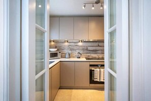 Fridge, microwave, oven, stovetop - Bright & beautiful 4 bedroom house with sea views (Portland)