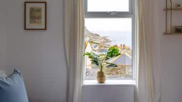 4 bedrooms, iron/ironing board, travel cot, free WiFi