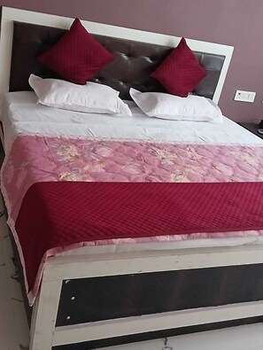5 bedrooms, bed sheets