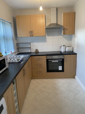 Fridge, microwave, oven, stovetop - Stylish & Convenient (Belfast)