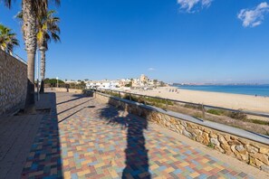 Unclassified image, 2 of 21, button - Happiness Corner by Fidalsa (Mil Palmeras)