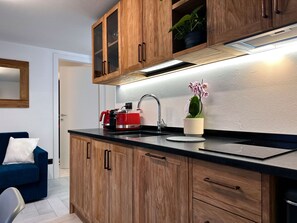 Micro-ondes, plaque de cuisson, lave-vaisselle