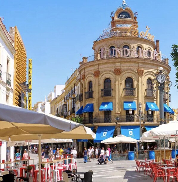 تناول الطعام بالخارج