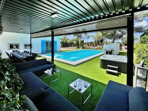 حمّام سباحة خارجي