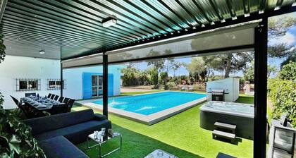Villa San Patricio I Private Pool I Hot Tub I BBQ I PS5 I Aircon Rooms I 3000m2