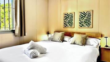 8 bedrooms, in-room safe, desk, iron/ironing board