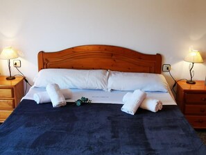 4 bedrooms, bed sheets