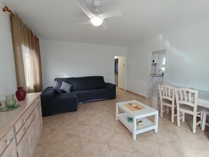 TV - Charming 3-Bedroom House Near Port Calafat Beach, Terrace & BBQ, Perfect for Families (L'Ametlla de Mar)