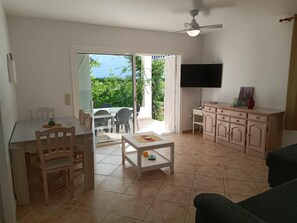 Dining - Charming 3-Bedroom House Near Port Calafat Beach, Terrace & BBQ, Perfect for Families (L'Ametlla de Mar)