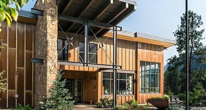 Tall Timbers (#810) | 10 min to Ski - Golf - Pool/HotTub/Fitness - A/C