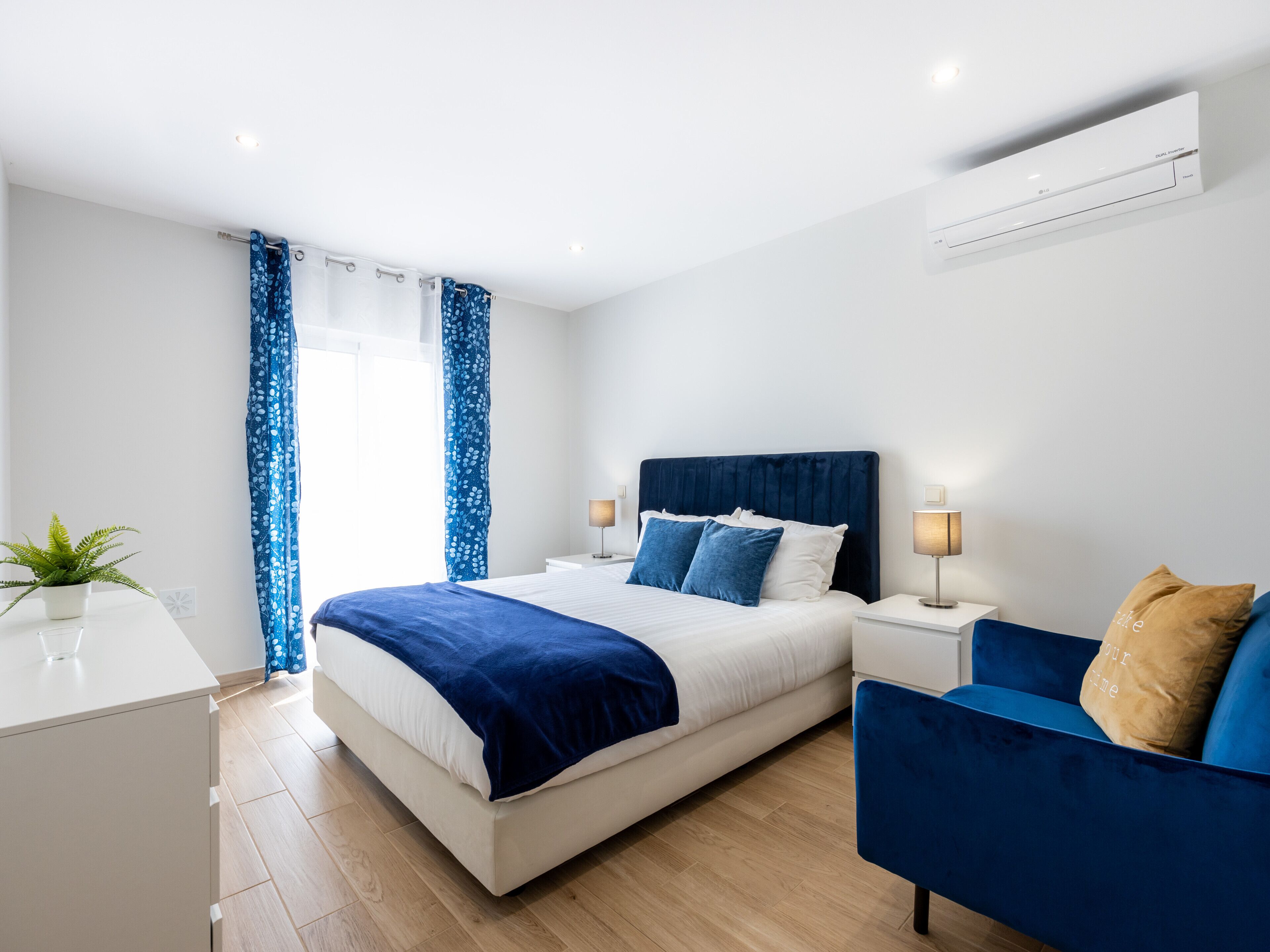 4 chambres, fer et planche à repasser, Wi-Fi, draps fournis