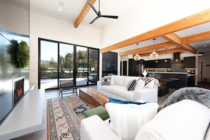 Smart TV, fireplace, ping pong - New Lake Front Home Across from Purgatory - Multiple Decks, Views & Ping Pong (Durango)