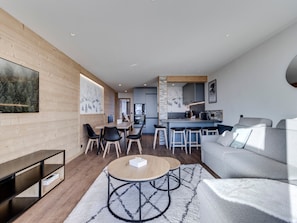 TV - Renovated apartment near slopes, sleeps 8 (Tignes)