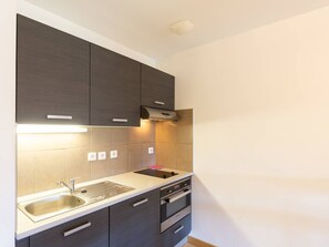 Frigorífic, forn, cafetera i tetera i torradora 