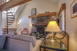 Condo, 3 Bedrooms | Living area